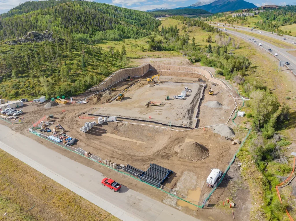 Silverthorne Storage is a 117,000sf three-story, climate-controlled self-storage building located on 4.51 acres in Silverthorne, Colorado.